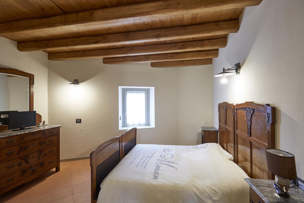 לינה וארוחת בוקר Monasterolo del Castello Palazzo Eleonora מראה חיצוני תמונה
