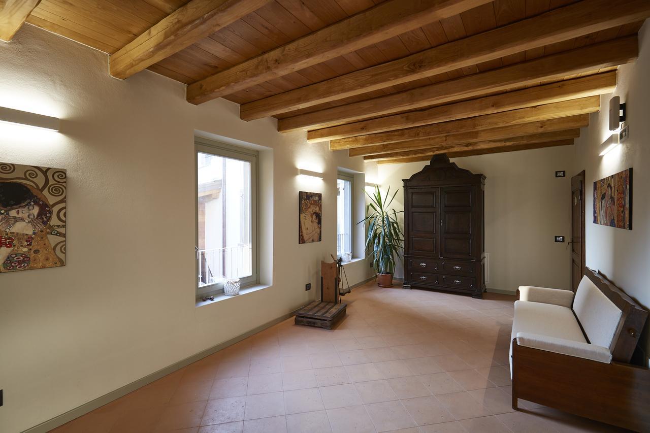 לינה וארוחת בוקר Monasterolo del Castello Palazzo Eleonora מראה חיצוני תמונה